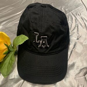 🌹 Unisex • LA • Baseball Hat Black & White